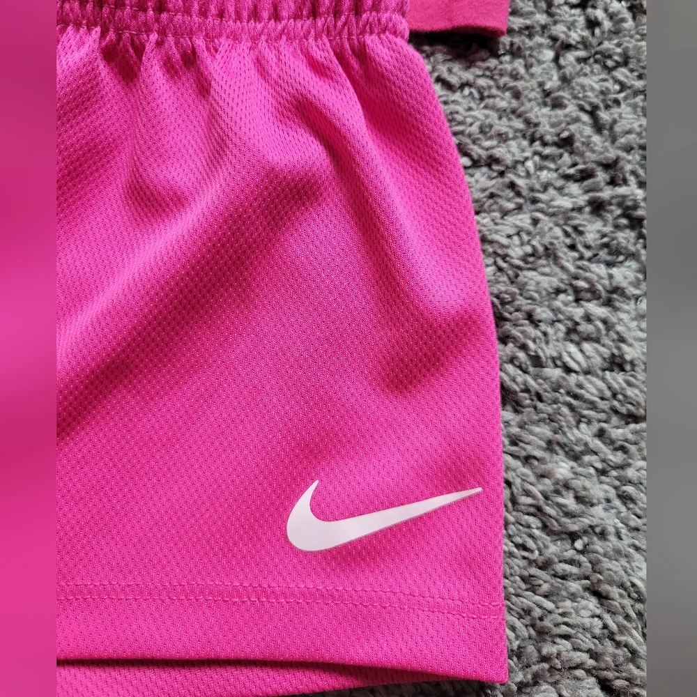 Nike Girls Pink 'Just Do It.' Tee and Shorts Active Set Size 4 - Picture 4 of 6